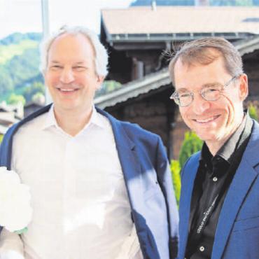 Eröffnung Gstaad Menuhin Festival & Academy AG - Christoph Müller, Künstlerischer Leiter (rechts), mit Christian Berzins von den «CH Medien».