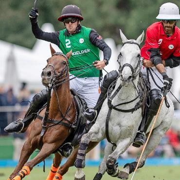 Hochkarätiger Wettkampf vor atemberaubender Kulisse - Packendes Finalduell: Gstaad Palace vs. Kielder Agro Group. FOTO: ZVG