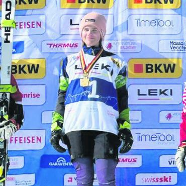 Ein Super-G und Medaillen im Curling - Carla Walker (links) auf Rang 2 und Larina von Siebenthal (rechts) als Drittschnellste reihten sich hinter der Siegerin Lara Porta (SAK Haslital Brienz) ein. FOTOS: ZVG