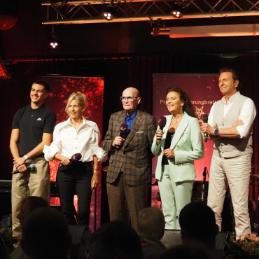 Mit Humor, Tradition und ganz viel Herz - Die Moderator:innen v.l.: L.A.B, Marie Louise Werth, Sepp Trütsch, Monika Kaelin und Bo Katzman. FOTOS: ANITA ZMOOS-WALKER