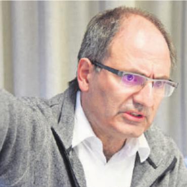 «Wenn die Parteien die Diskussion von Befürwortern und Gegnern organisieren würden, würden wir das nicht tun» - Alexander Pasalidi, römisch-katholischer Pfarrer