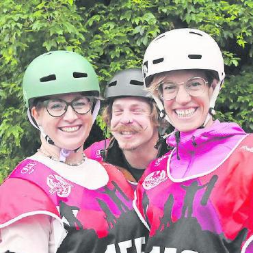 Erfolgreiche Premiere des Mountain Pump Saanen - Weniger Konkurrentinnen als Partnerinnen im Geist: Nicole Ruf (links) und Yvonne Reichenbach nahmen als einzige in ihrer Kategorie die Strecke unter die Räder.