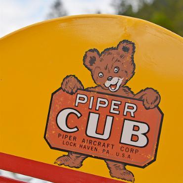 Donnernde Legenden im Saanenland – 50 Jahre Classic Thunderbird Club of Switzerland - Liebe zum Detail: sorgfältig gepflegtes Seitenruder der Piper Cub.