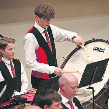 Unterwegs mit der Musikgesellschaft Gstaad - Nils Romang hatte sie im Griff, die Pauke: Eher im Hintergrund, fürs Orchester unerlässlich und unüberhörbar, wenns daneben geht.