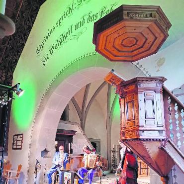 «Trio Cappella» auf Tour machte Halt in der Kirche Lauenen - Das «Trio Cappella» trat vergangenes Wochenende in der Kirche Lauenen auf. FOTO: RUTH ANNEN
