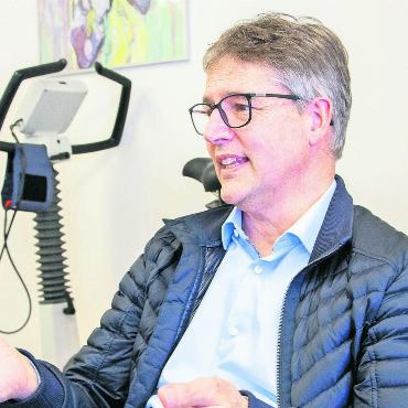 «Wir haben heute ein funktionierendes Spital mit einem 24-Stunden-Notfalldienst» - … und Thomas Mattmann, CEO der Medaxo-Gruppe, im Interview mit dem «Anzeiger von Saanen». FOTOS: JOCELYNE PAGE