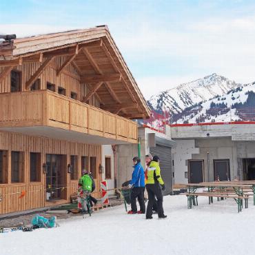 Spannender BOSV/Leki JO-Renntag an den Hublen - Erstmals konnten die Organiserenden das SkiFuture-Saanenland-Gebäude nutzen.