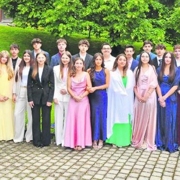 Firmung zum Motto «Pilgernde der Hoffnung» - Die 26 Jugendlichen anlässlich ihrer Firmung. FOTO: ZVG
