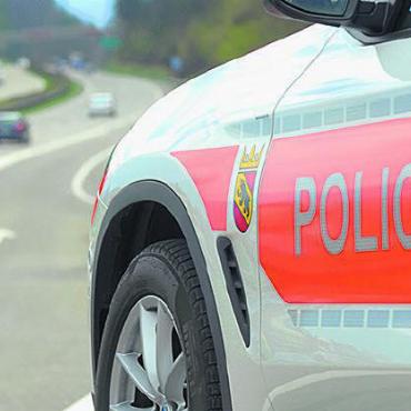 Motorradlenkerin nach Frontalkollision verstorben - Die Kantonspolizei Bern war vergangenen Freitag aufgrund eines Verkehrsunfalls in Boltigen im Einsatz. SYMBOLBILD: KAPO BERN