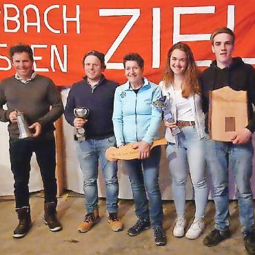 Die ganze Vielfalt des Skisports - Die schnellsten Erwachsenen: v.l. Dominik Matti, Benjamin Mösching, Rosmarie Dubi, Debora Allenbach und Nils Allenbach, es fehlen Stefanie Herrmann und Martin von Siebenthal.