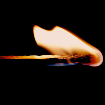 Achtung Waldbrandgefahr - Die Waldbrandgefahr im Kanton Bern wird als «erheblich» eingestuft.    (Foto: yaoqi/unsplash)