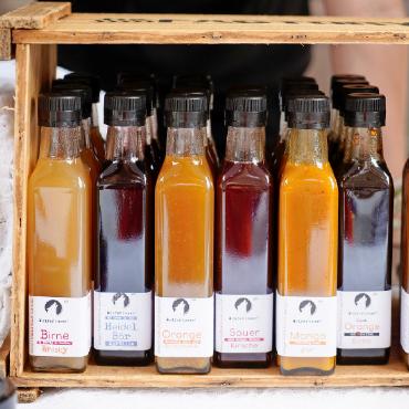 Sowohl Sonnenschein als auch Wind und Regen am Saaner Sommerfest - Leckere Balsamico-Saucen.