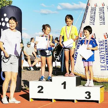 Zwei Kantonalmeisterinnen für das LA-Team - Podest W7 mit Enya Perreten auf Rang 1. FOTOS: ZVG