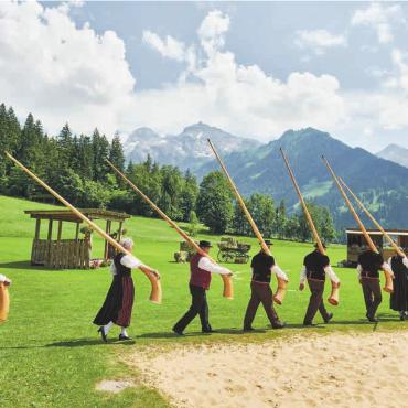 Unvergessliches Fest – erfreuliches Endergebnis - Erinnerung an ein sommerliches Jodlerfest an der Lenk und in St. Stephan. FOTO: WEMOTION