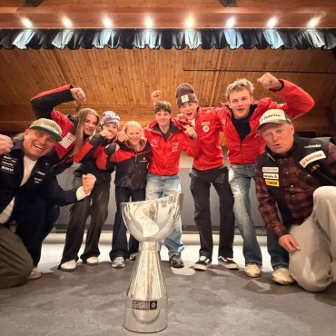 Whistler Cup Overall Champion: Fynn Brand dominiert in Kanada - Gruppenfoto der Schweizer Delegation in Whistler: Erster v.l. Fred Labaune und Dritter v.r. Fynn Brand. (Foto: Fred Labaune)