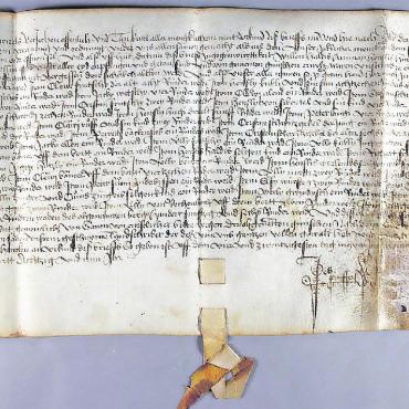 Der Turnelsberg in alter Zeit – Beitrag zur Geschichte der Bewirtschaftung unsere Alpen - Bergordnung von 1489, auf der alle Gmischen (Genossenschafter, Mitbesitzer) und die Grösse des Berges aufgeschrieben sind. Urkunde aus Pergament, ca. 40 × 18 cm, Siegel abgefallen.