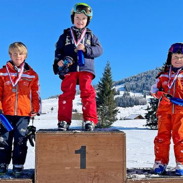 Heiti JO-Cup 2025 – lauter «coole Socken» - Podest Knaben Jahrgang 2018: 2. Laurin Annen; 1. Nico Haldi; 3. Phil Reichenbach.