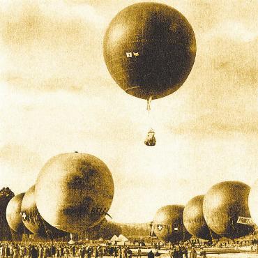 Ein tragischer und tödlicher Absturz von zwei Schweizer Ballonfahrern (1923) - Heissluftballon «Genève» (Dritter von rechts) will abheben.
