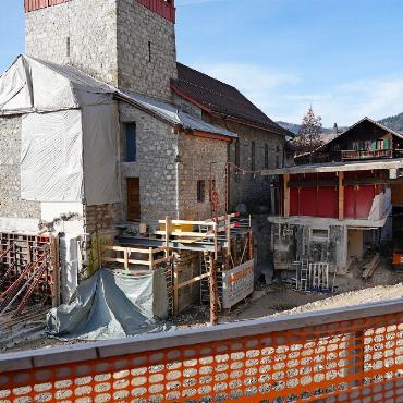 Die Durststrecke dauert an - In einem Jahr soll das neue Pfarrhaus und der Pfarreisaal stehen. FOTO: JONATHAN SCHOPFER