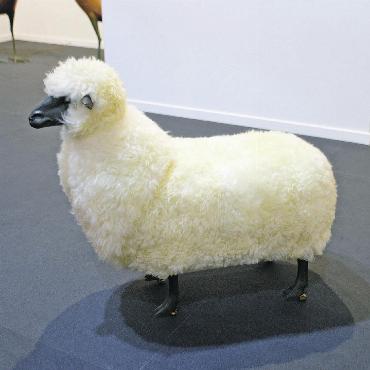 Mehr Kunst als Kühe – Gstaad im Ausstellungsfieber - Ein Schaf gefällig? – Mouton de laine, 1998.