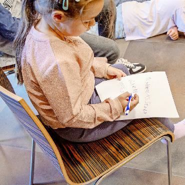 «Vorhang auf!»: Theaterprojekt mit Kindern ab sieben Jahren - Die Teilnehmenden mussten unter anderem ihre Ängste aufschreiben.
