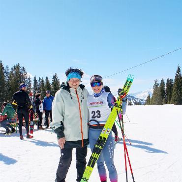 Biathletin Susi Meinen im Rekordflow - Susi Meinen war im Rennen ohne Zeitmessung und Rangliste die schnellste im Marathon und hat zur Freude von OK-Präsidentin Sonja Kurth schönste Langlaufgeschichte geschrieben.