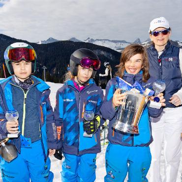 Heimsiege nach fast einem Vierteljahrhundert Freundschaft und Traditionswettbewerb - Das Team 1 des Skiclubs Saanen gewann die Junior Ski Yachting Trophy.