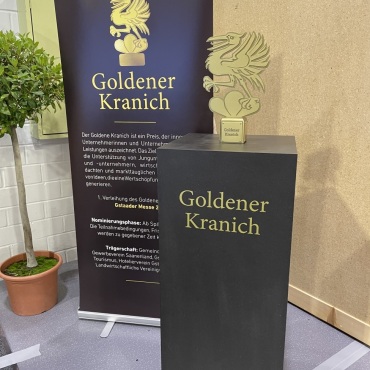 Nun kommt der Goldene Kranich - Der Goldene Kranich wird an der diesjährigen Gstaader Messe erstmals vergeben. FOTO: ZVG