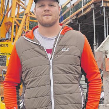 Warum eigentlich kämpfen die «Bösen» beim ESAF um den Königstitel? - Aellen Florian als Baupolier auf einer seiner Baustellen FOTO: EUGEN DORNBIERER-HAUSWIRTH