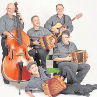 Hornfluh-Chilbi: ein Stelldichein für alle Freunde der Volksmusik - «Ländler-Panache» FOTOS: ZVG