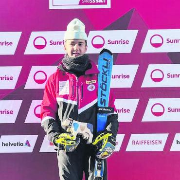 Toru Kusano gewinnt bei den nationalen Vergleichsrennen - Toru Kusano zuoberst auf dem Podest. FOTO: MARKUS ZUMBRUNN