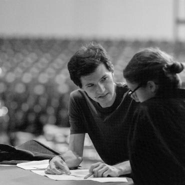 Lukas Wittermann – ein Blick hinter die Kulissen - Lukas Wittermann, Geschäftsführer des Gstaad Menuhin Festival & Academy, liebt es zu organisieren, aber auch strategisch zu arbeiten. FOTO: THERESA PEWAL