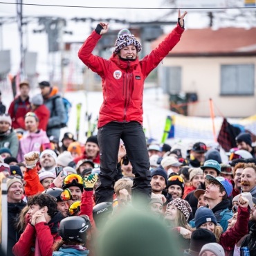 Demoteam Nüschti Synchro ist wieder Schweizer Meister  - Belinda Schwenter siegt in der Kategorie Riesenslaom/rote Piste/Women 1. Die Kategorie ist eine der Königsklassen, weshalb sie Schweizermeisterin im Riesenslalom der Schneesportlehrerinnen ist.