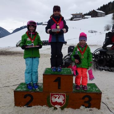 Zufriedene Gesichter am Skiclubrenntag an der Hublen
