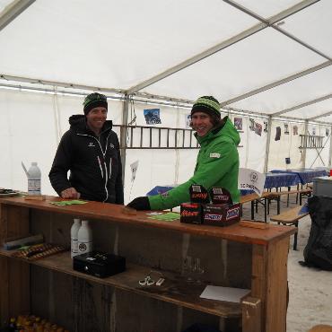 Top Wettkampfbedingungen, Sonnenschein, starke Rennfahrer und ein Fest à la Skiclub Grund