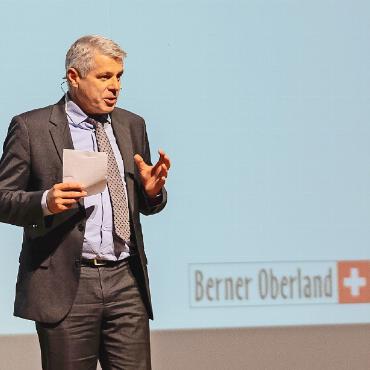 Innovation als Antwort auf unsicheres Wirtschaftsumfeld - Regierungsrat Christoph Ammann am Wirtschaftstreffen Berner Oberland in Spiez. FOTO: ZVG