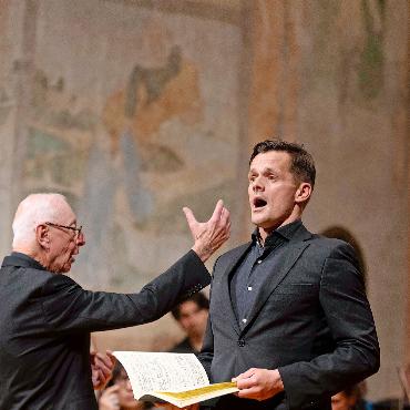 Fluchtklänge mit hohem Vibrationspegel - Voll überzeugt: Dirigent William Christie und Tenor Moritz Kallenberg.