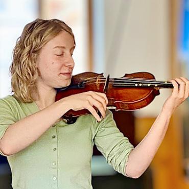 Höhepunkte im Musikunterricht: Certificats-Prüfungen mit Bravour gemeistert - Jasmin Schenk, Violine, St. Stephan.
