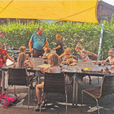 Zwei wunder(plunder)bare Ferienpasswochen sind vorbei - Fantasie-Deko gestalten. FOTOS: ZVG