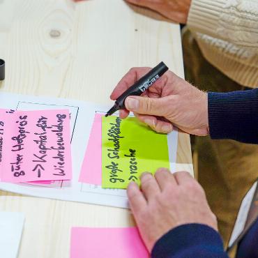 Gstaad als Vorreiter: innovative Ideen für nachhaltige Waldwirtschaft - Workshopteilnehmende aus verschiedenen Bereichen arbeiteten gemeinsam an Lösungsansätzen.