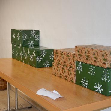 Ein Generationenprojekt der Herzlichkeit:  Aktion Weihnachtspäckli