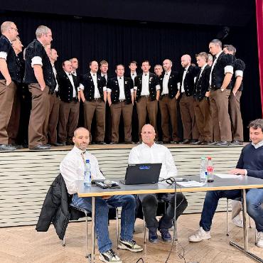 Unsere Einzigartigkeit bewahren - Der Jodlerclub "Bärgfriede" umrahmte stimmungsvoll das traditionelle Thema der drei Referenten.