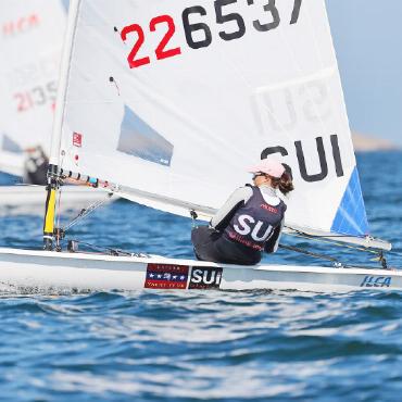 2025 im Gstaad Yacht Club: ein Jahr des Dialogs, der Kultur und sportlicher Spitzenleistungen - Anja von Allmen an der ILCA-6-Senior-Europameisterschaft auf dem Weg zum U23-Europameistertitel. FOTO: THOM TOUW PHOTOGRAPHY