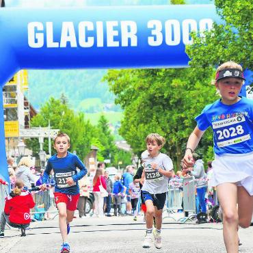Kidsrun mit neuer Startzeit und Strecke - Nicht nur die Erwachsenen bewiesen Sportlichkeit. Auch die jüngsten Athleten jagten ihre persönliche Bestzeit. FOTOS: GLACIER 3000