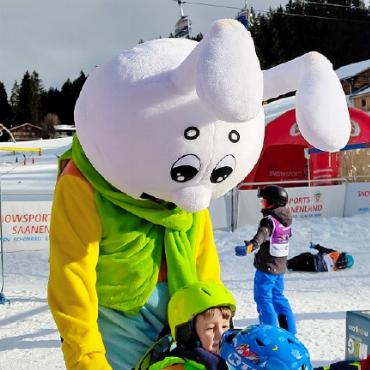 Eine Woche auf den Ski – «über Hügle gumpe u Walzer tanze» - Snowli ist der Superstar!