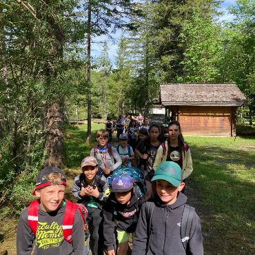 Schule Gsteig-Feutersoey: Treffen mit der Schule Leysin in Les Diablerets