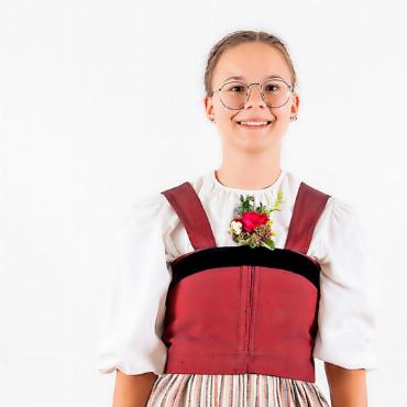 Trachten: Grosse Nachfrage, wenig Nachwuchs - Links ist die Arbeitstracht aus dem Saanenland, rechts die historische Festtracht, ebenfalls aus dem Saanenland. FOTOS: ZVG