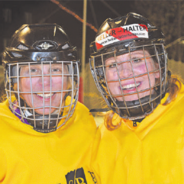 Die Eishockeyfamilie feierte den Abschluss einer tollen Saison - Diese beiden Eishockey-Mamis zeigten besonders viel Spielfreude.
