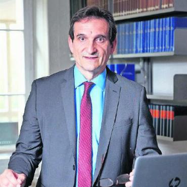 «Das Gesundheitsnetz legt den Fokus auf die ganzheitliche regionale Grundversorgung» - Gundekar Giebel, Leiter Kommunikation der Gesundheits-, Sozial- und Integrationsdirektion des Kantons Bern. FOTO: ZVG