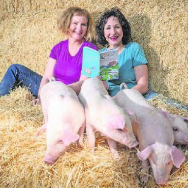 Unterwegs zu den Glücksorten im Berner Oberland - Blanca Burri und Sabine Reber nehmen die Gäste mit auf eine Reise zu Glücksorten im Berner Oberland FOTO: ZVG